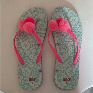 vineyard vines flip flops
